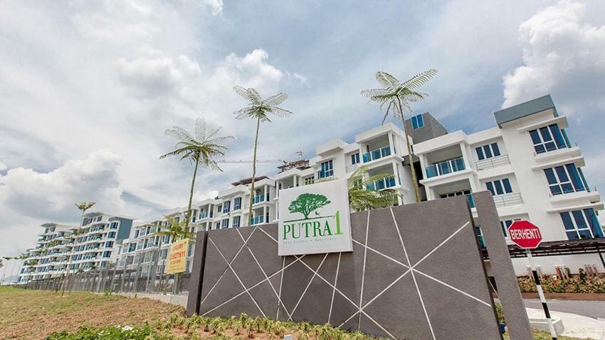 Homestay @ Bandar Seri Putra Kajang Exterior photo